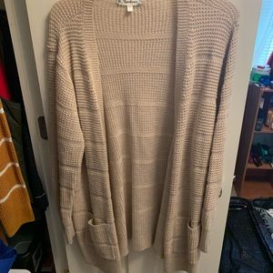 Long line open cardigan with front pockets.
